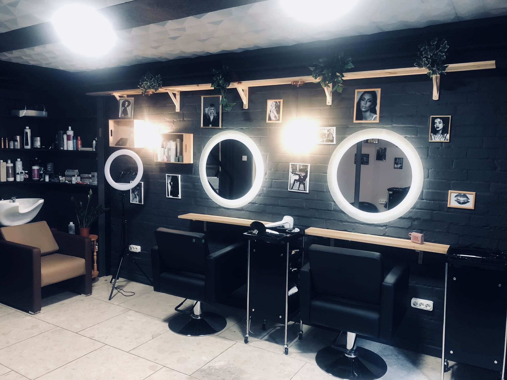 Kalamusz  Hair, Beauty & Hell- Egy pokolian jó hely